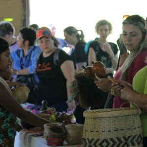 Docentes de Estância Velha (RS) conhecem cultura do povo M’bya Guarani durante formação